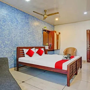 Hotel O Mezban Grand, Kochi